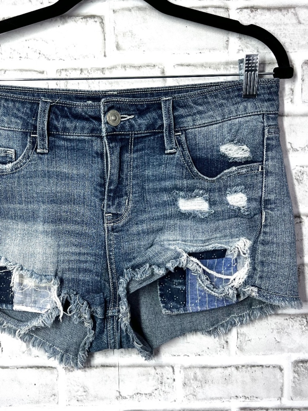 |•DAYTRIP•| Denim Jean Shorts Peekaboo Pockets Capricorn High Rise Size 28